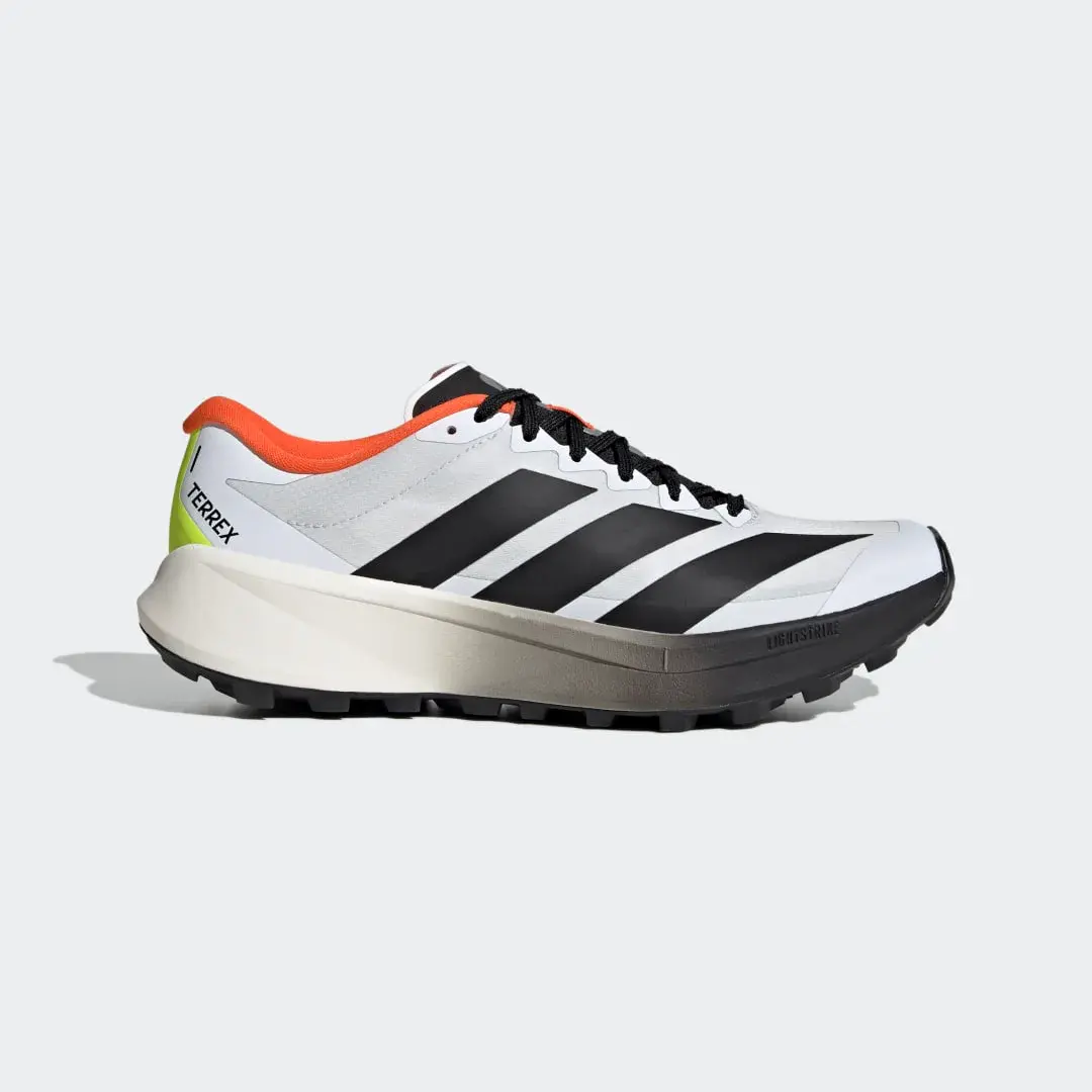 adidas Terrex Agravic 4 terrengløpesko i hvitt og svart med oransje detaljer
