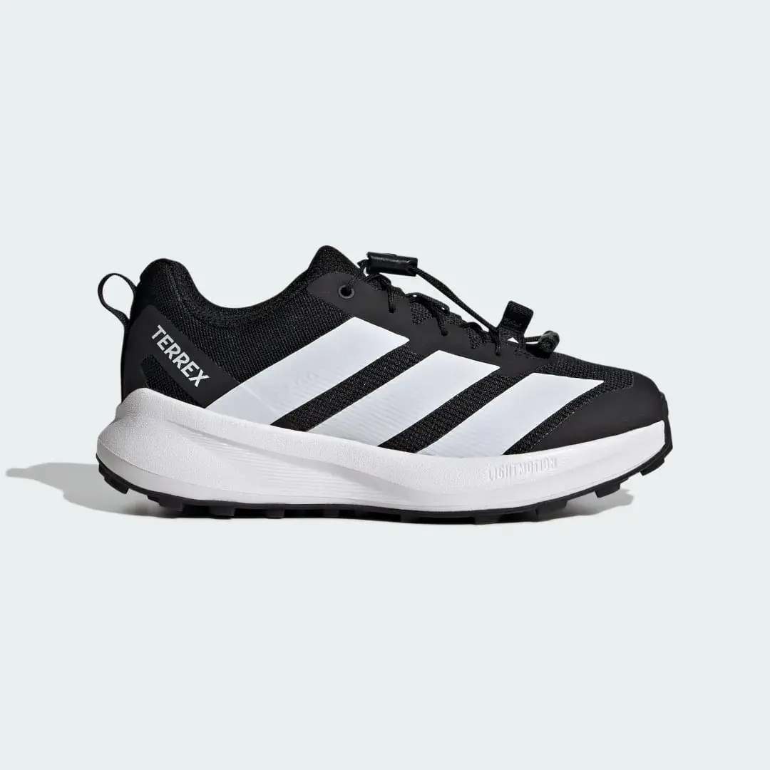 Adidas Terrex Agravic terrengløpesko for barn i svart og hvitt med grov såle