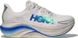 Hoka Skyward X 2 herreløpesko i lys grå med blå og grønn såle sett fra siden