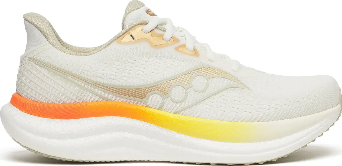 Saucony Triumph 23 løpesko for herre i elfenbenshvit med oransje detaljer, sett fra siden